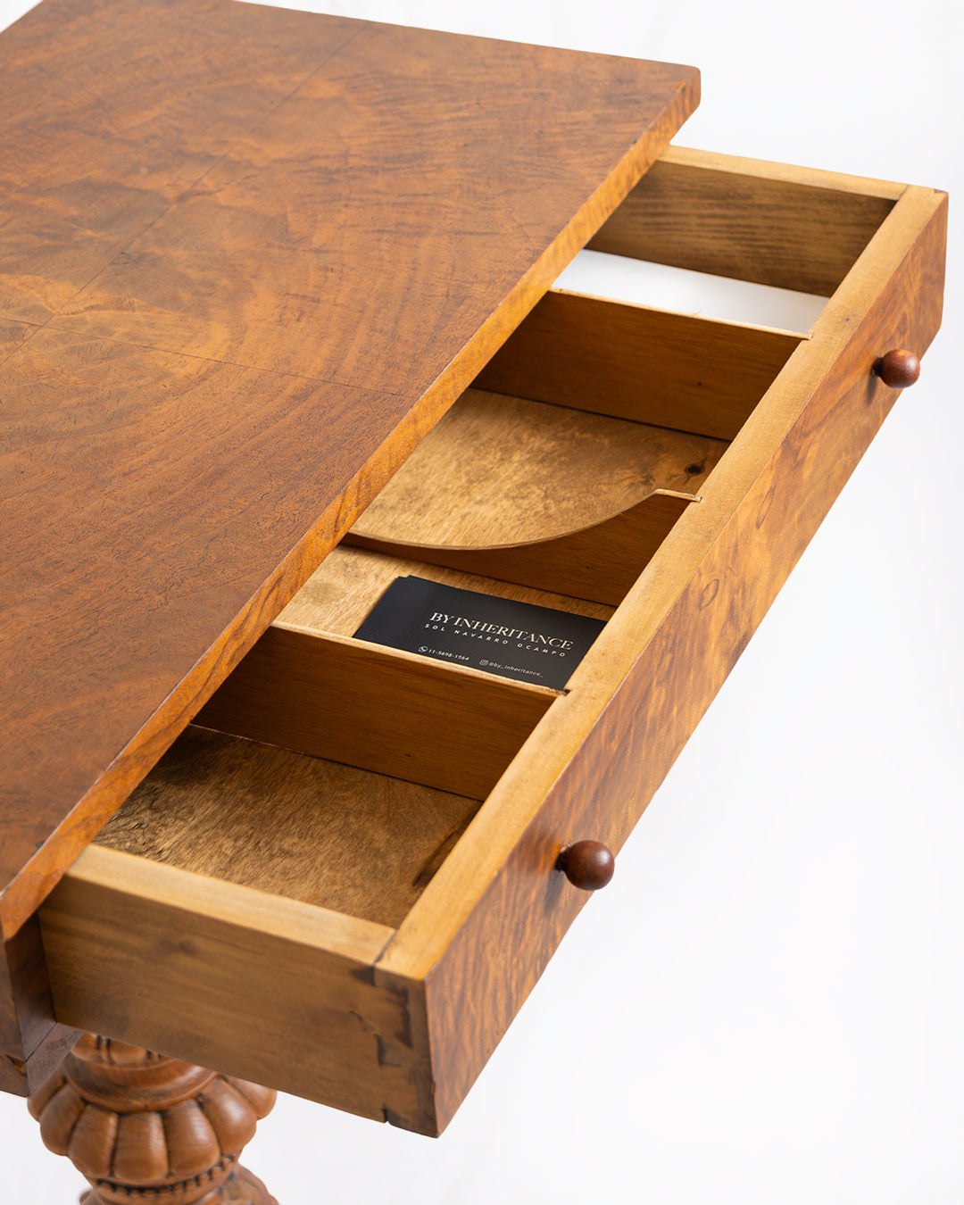 ' Mesa Estilo Clásico '